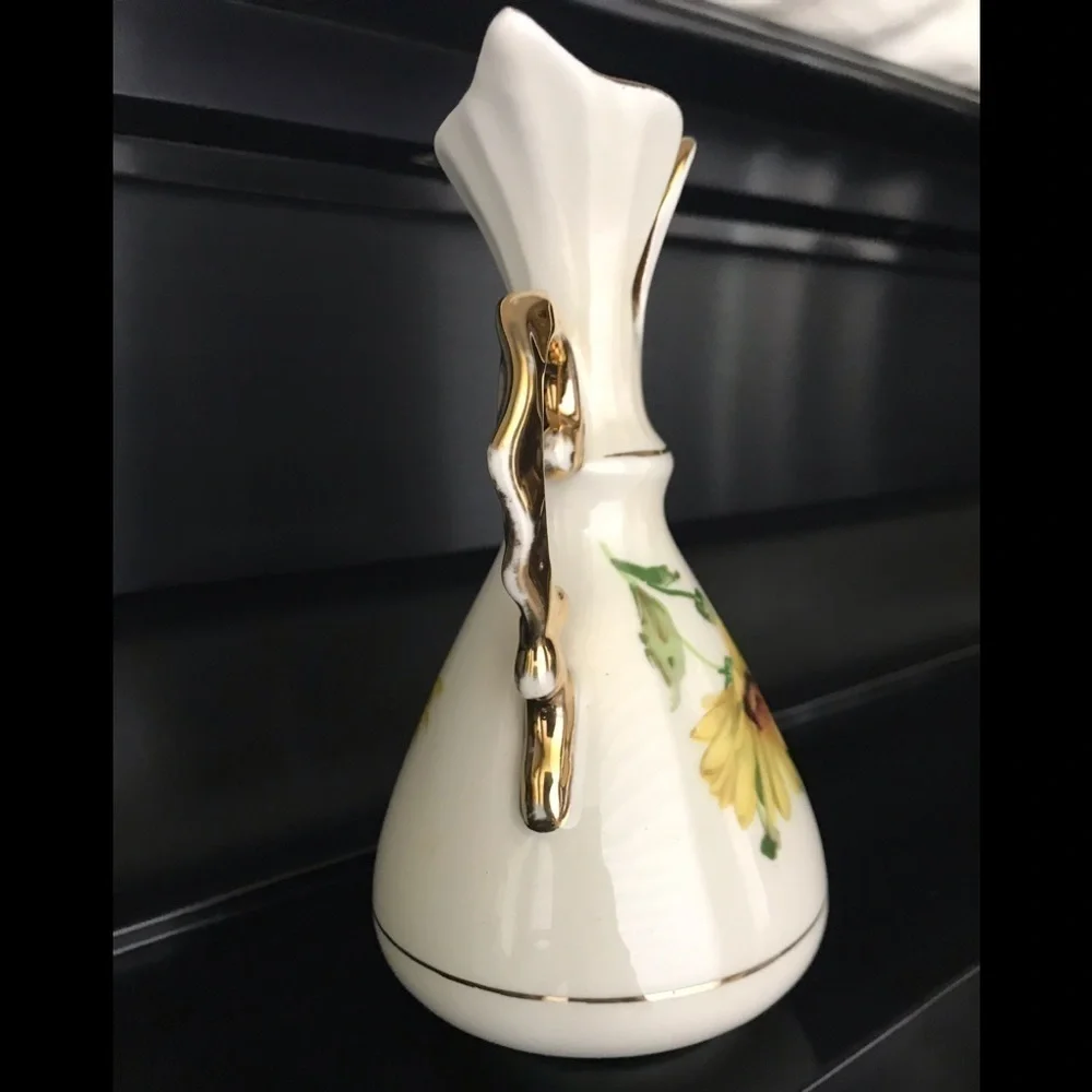 Vintage Bel-Terr accent mini vase